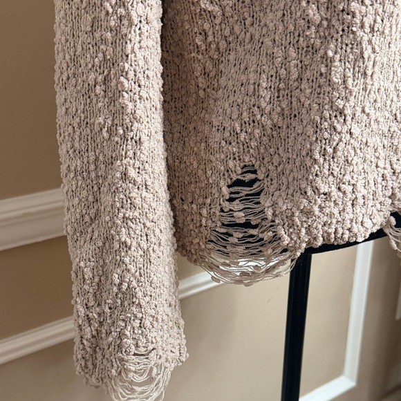 POL Beige Sweater with Red Heart - Picture 3 of 9